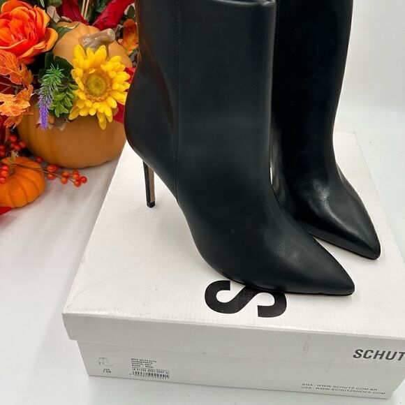 Women’s Schutz calf leather ankle boots, size 7.5 made in Brazil - Picture 8 of 11